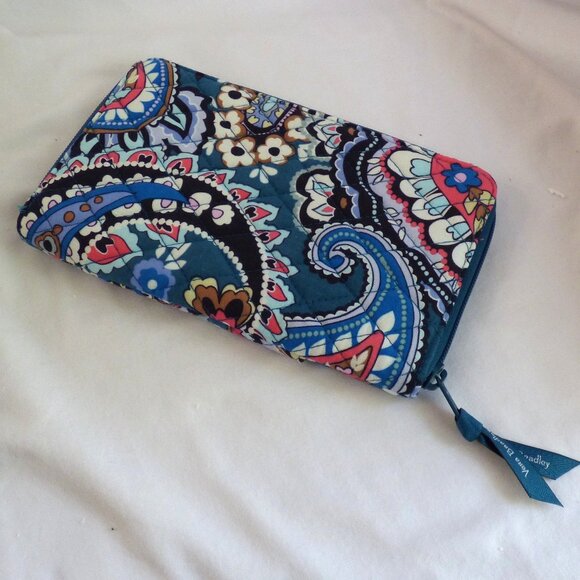 Vera Bradley Family Travel Wallet Haymarket Paisley Jewel NWOT - Picture 3 of 6